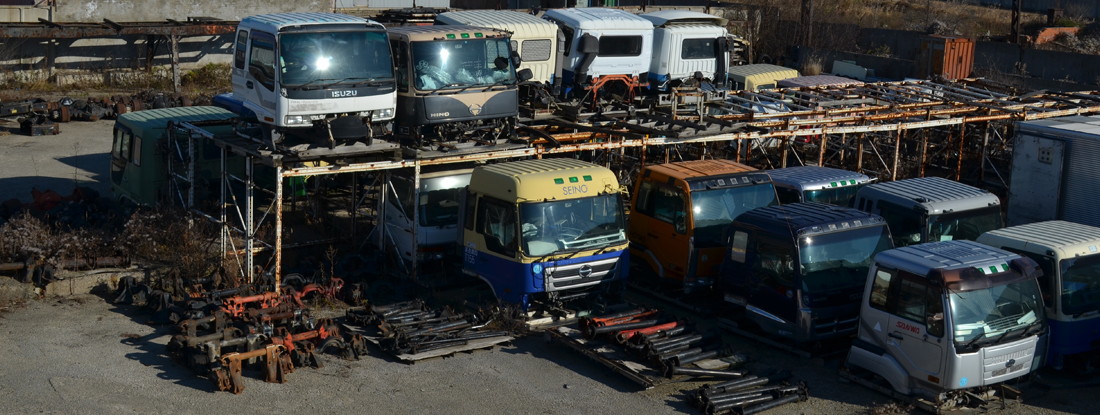 Разборка японцев. Авторазбор японских грузовиков. Грузовой Авторазбор японских грузовиков. Разборы японских авто грузовых. Авторазбор грузовиков Япония запчасти.